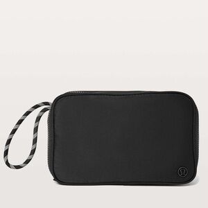 Lululemon Makeup Bag Cosmetic bag 4L Black
